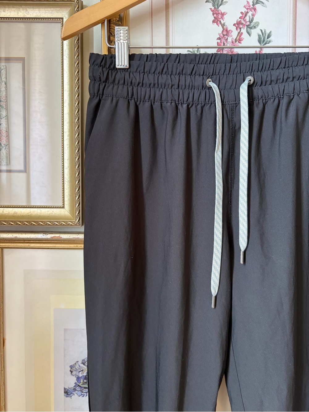 Vuori Women's Weekend Jogger medium - Picture 6 of 9